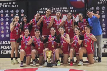 Monserrat Cáceres, estudiante de IVº Medio bicampeona en la Liga Formativa Femenina de básquetbol